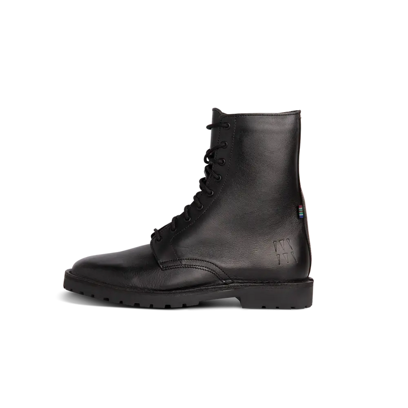 The Veldskoen MoveMe Ranger Boot (Black leather with Black sole)